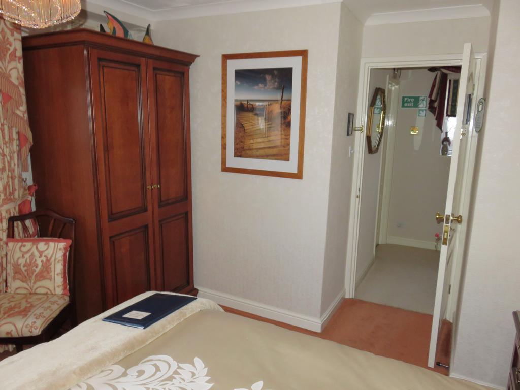 Pineview Guesthouse Poole Exterior foto